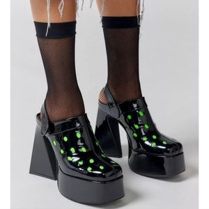 KOI Candyfloss Power Alien heeled clogs Black / Neon Green